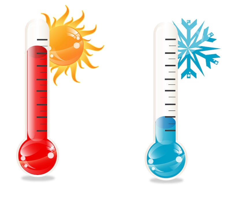 zwei Thermometer, eins zeigt warm, eins zeigt kalt