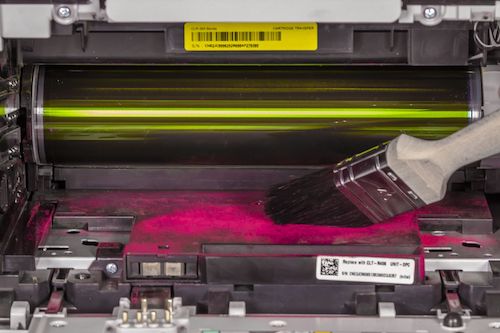 mit Toner verunreinigter Laserdrucker