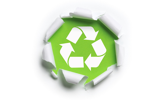 Recycling-Symbol weiße Pfeile bilden als Dreieck einen Kreislauf