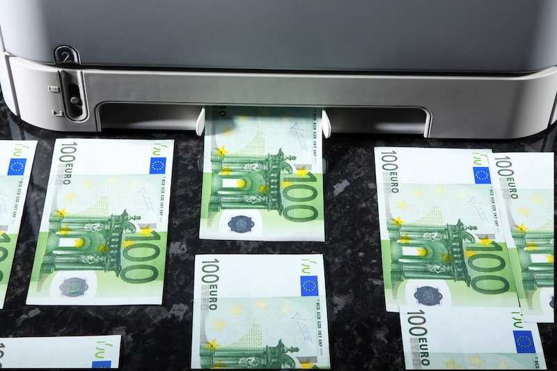 Drucker druckt Euroscheine
